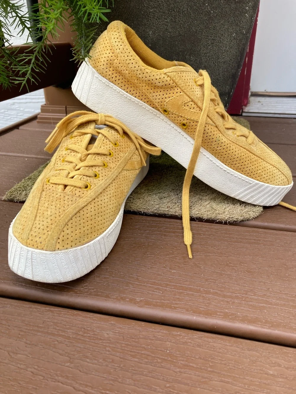 Treton Size 9 Nylite Bold III perforated suede yellow platform sneakers